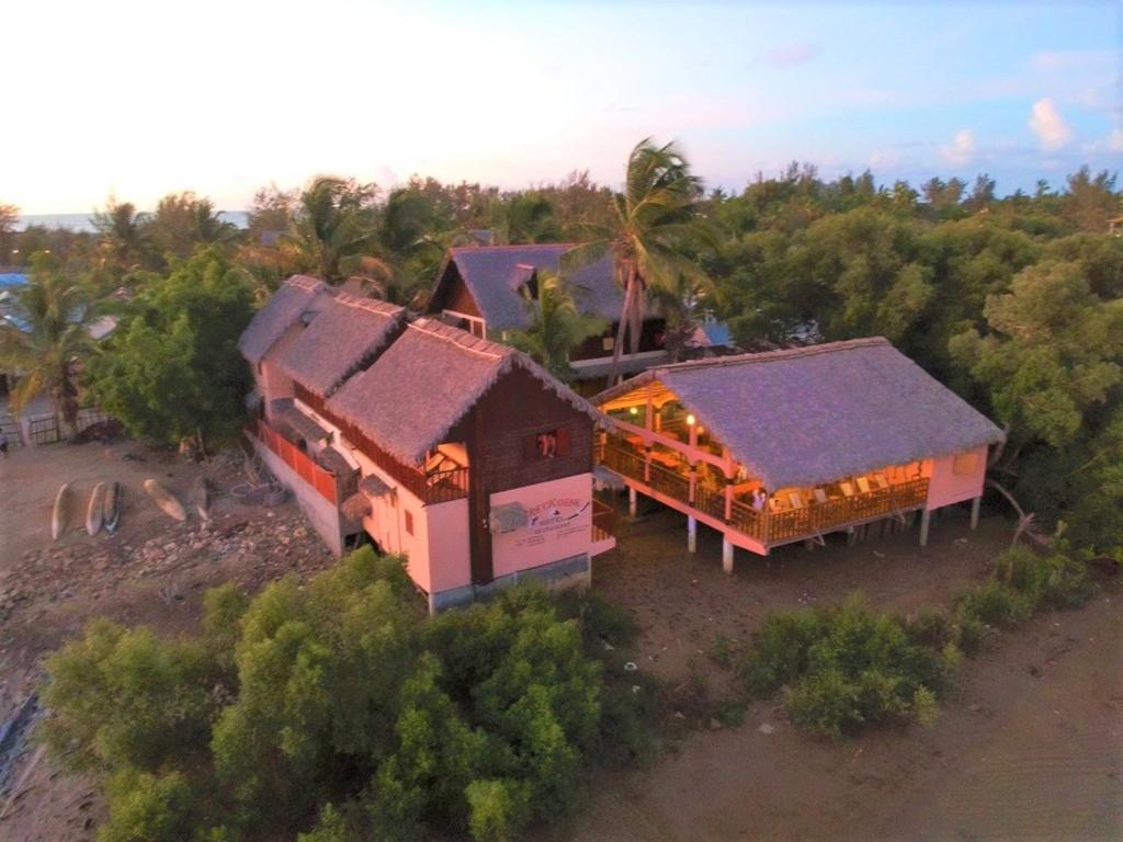 Hotel Trecicogne Morondava Bagian luar foto